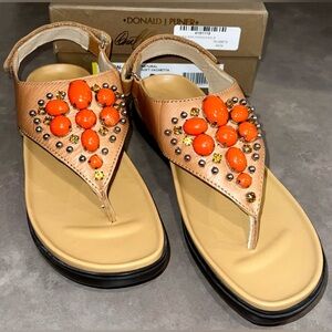 Donald Pliner NEW Boho Leather Camel Tan  Sandals Thongs Adjustable Strap Hilton